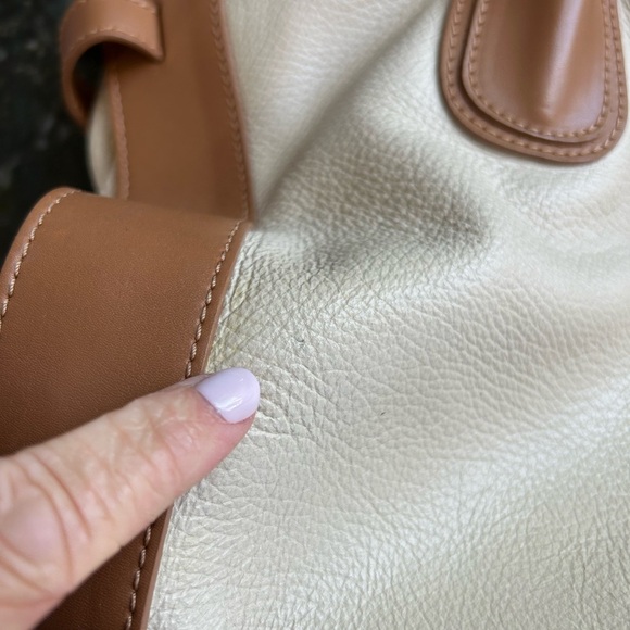 Cuir Rose pebbled leather cream and tan satchel bag. Shoulder strap. Gold detail - Picture 11 of 16